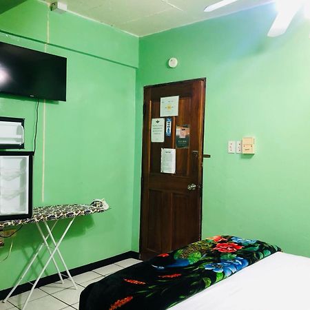 Chaleanor Hotel Dangriga Bagian luar foto