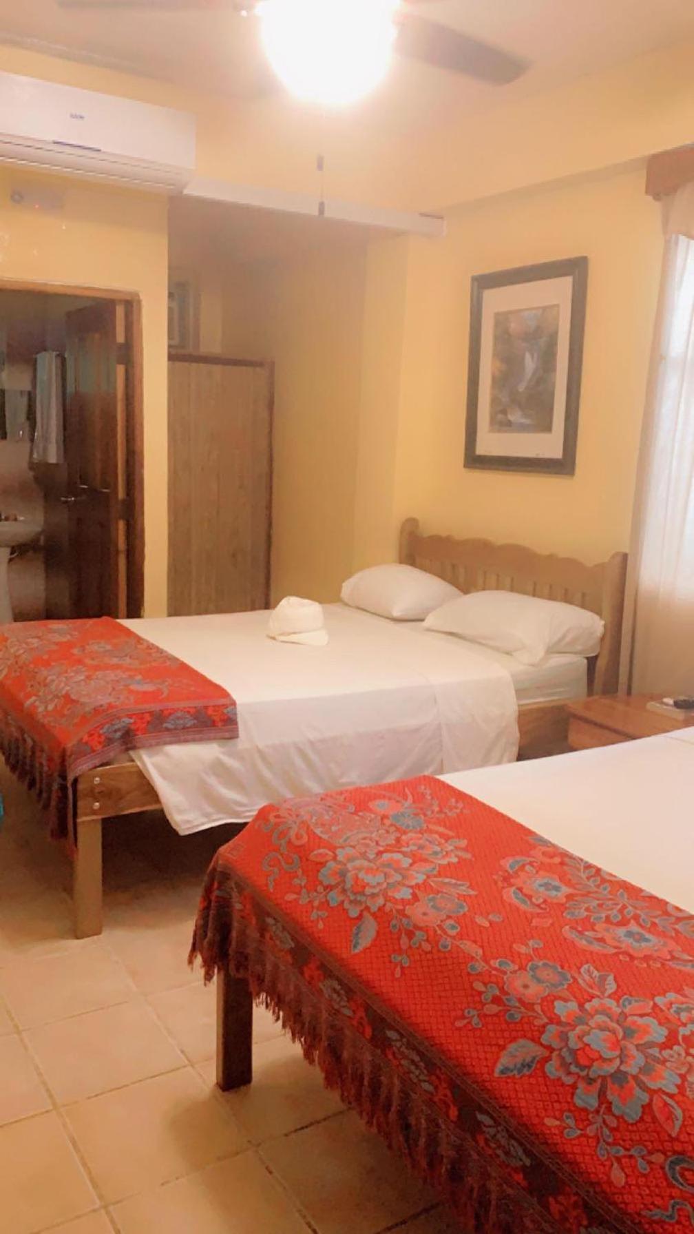 Chaleanor Hotel Dangriga Bagian luar foto