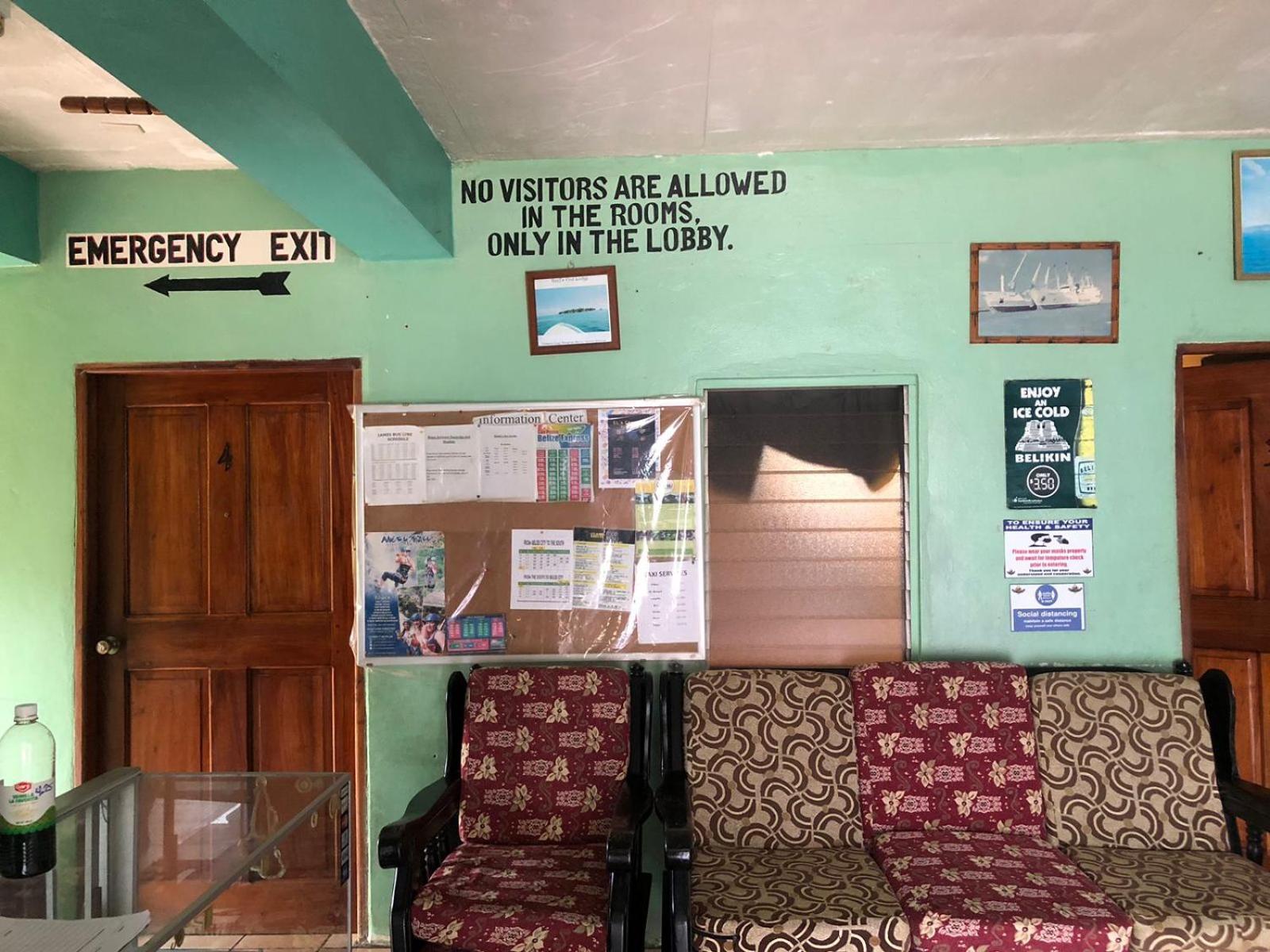 Chaleanor Hotel Dangriga Bagian luar foto