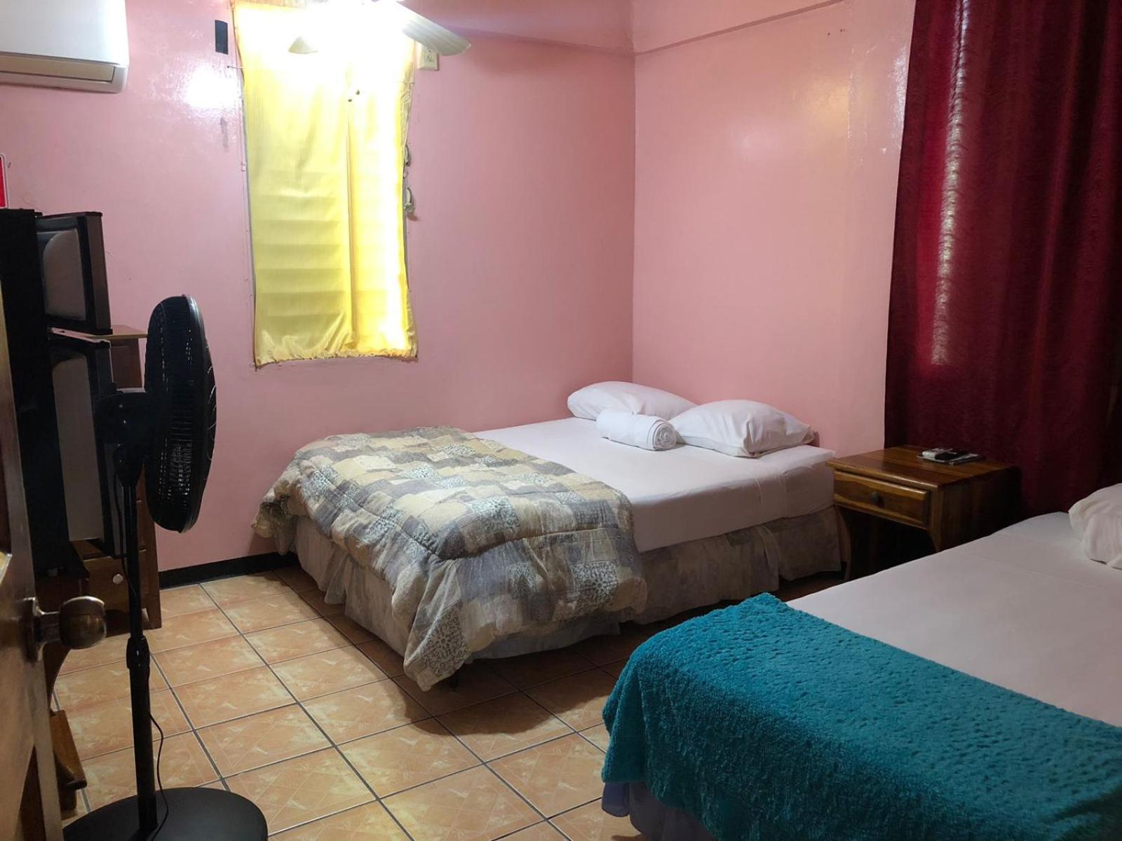 Chaleanor Hotel Dangriga Bagian luar foto