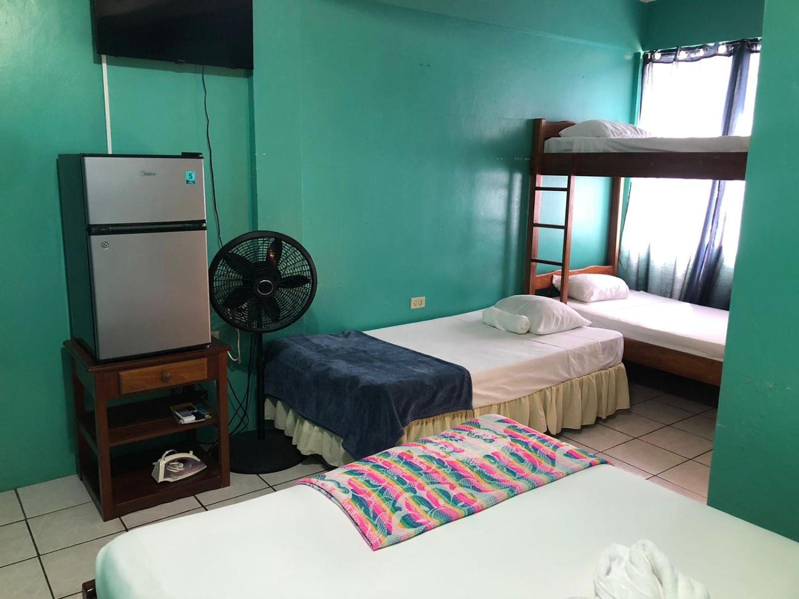 Chaleanor Hotel Dangriga Bagian luar foto