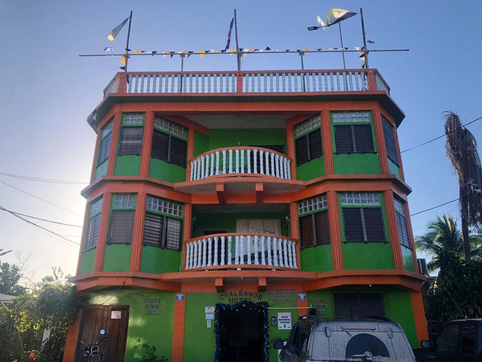 Chaleanor Hotel Dangriga Bagian luar foto