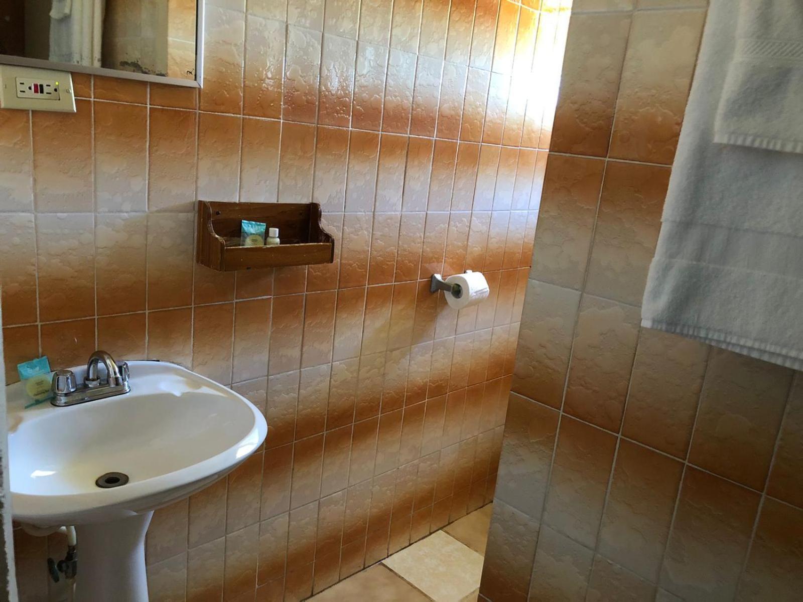 Chaleanor Hotel Dangriga Bagian luar foto