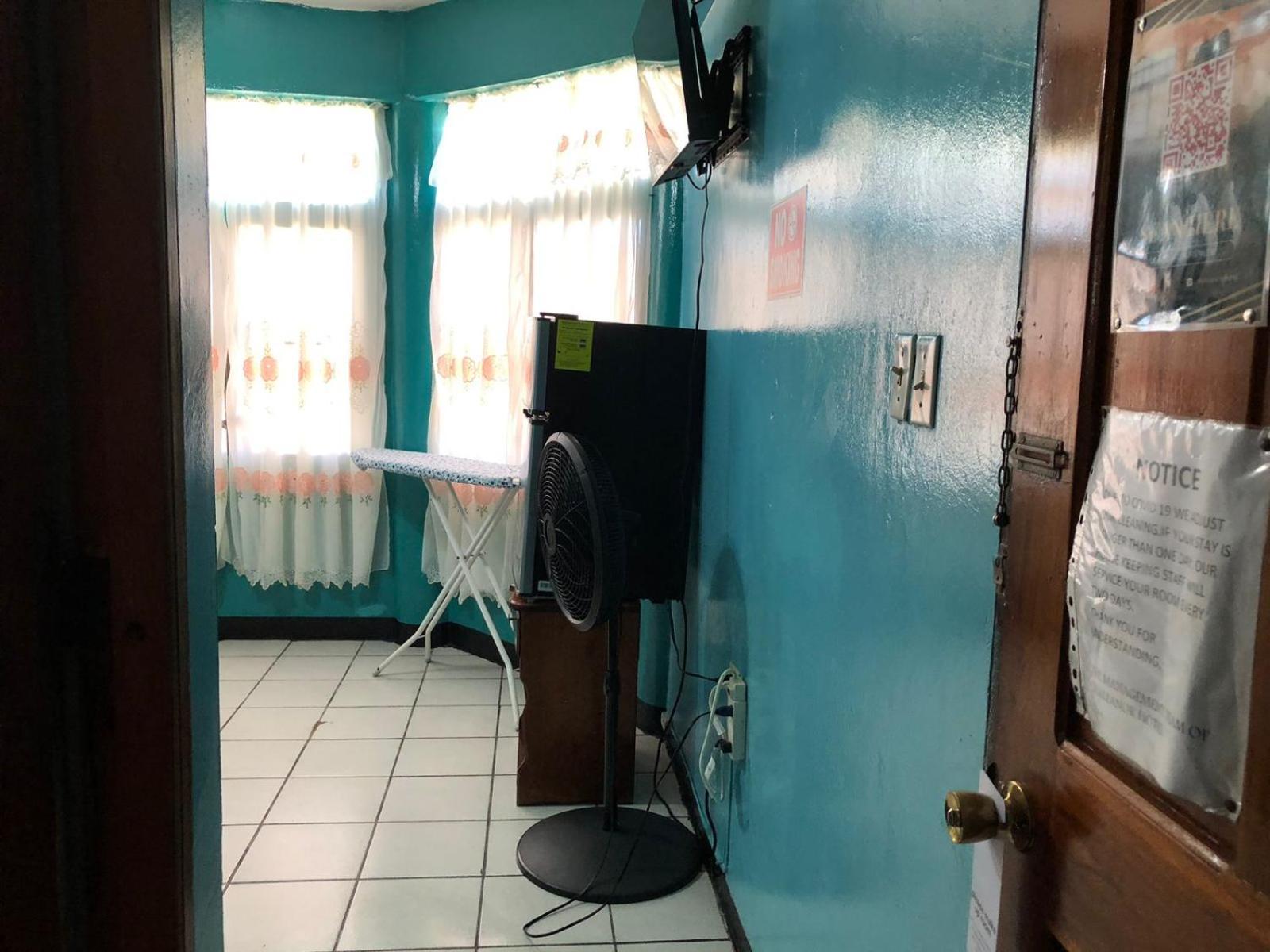 Chaleanor Hotel Dangriga Bagian luar foto