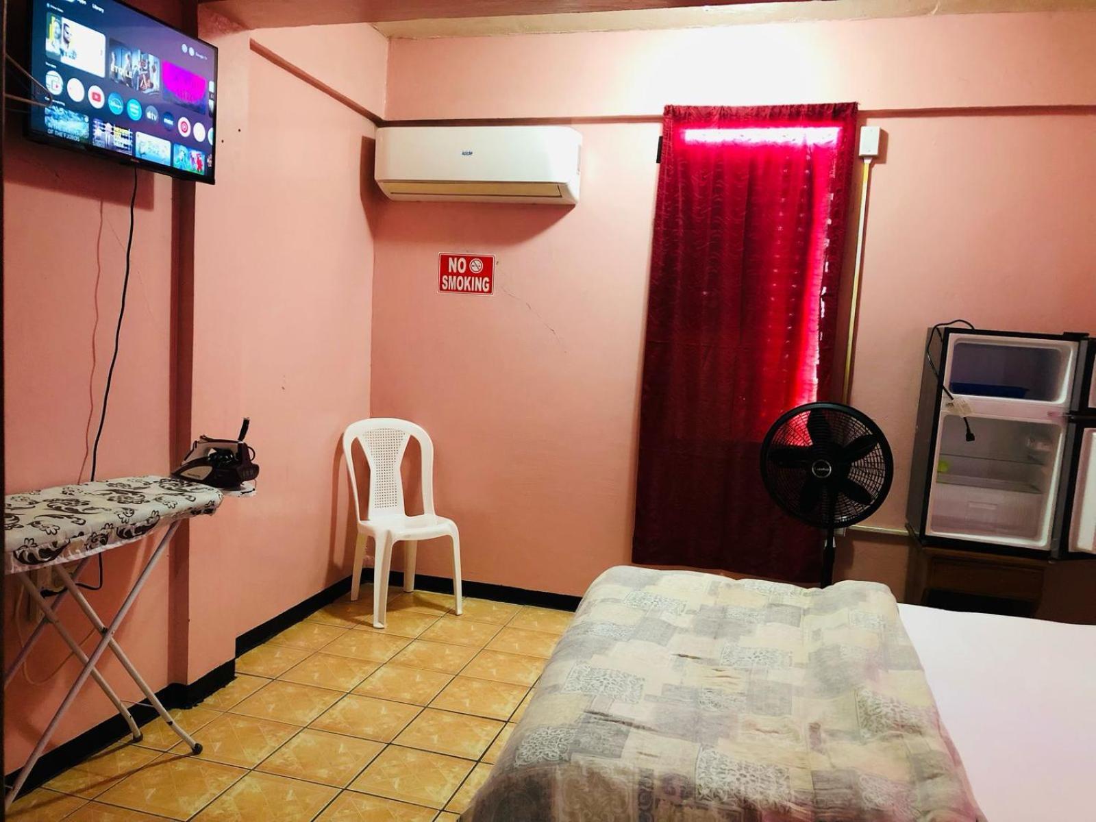 Chaleanor Hotel Dangriga Bagian luar foto