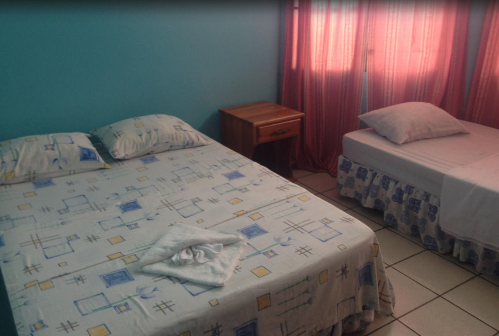 Chaleanor Hotel Dangriga Bagian luar foto