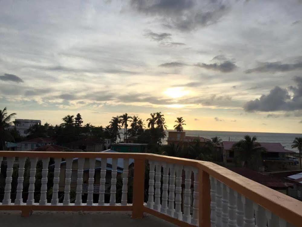 Chaleanor Hotel Dangriga Bagian luar foto